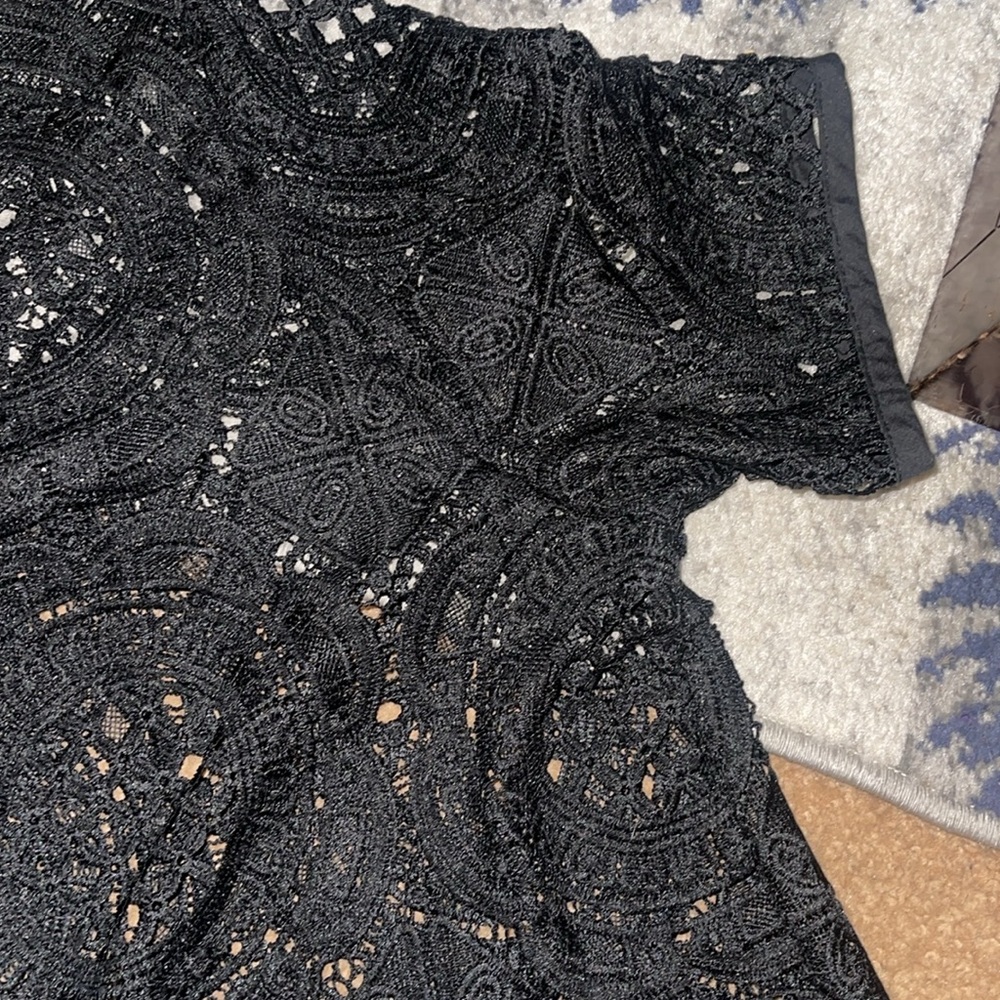 Catherine’s lace top - Picture 5 of 6